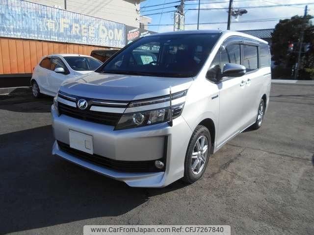 2015 Toyota Voxy DAA-ZWR80G - Car Price $11,542