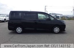 toyota voxy 2014 CFJ1143152
