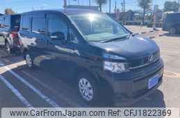toyota voxy 2013 CFJ1822369