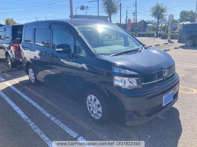 toyota voxy 2013 CFJ1822369 image 1
