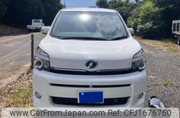 toyota voxy 2012 CFJ1676760