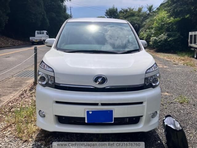 toyota voxy 2012 CFJ1676760 image 1