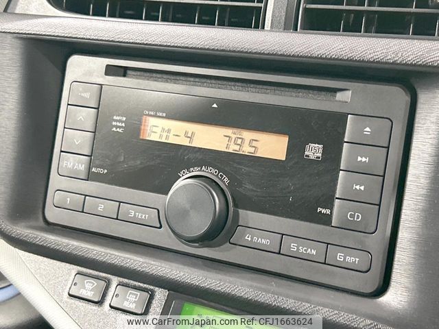 toyota aqua 2014 CFJ1663624 image 2