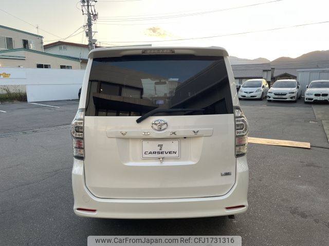 toyota voxy 2012 CFJ1731316 image 2
