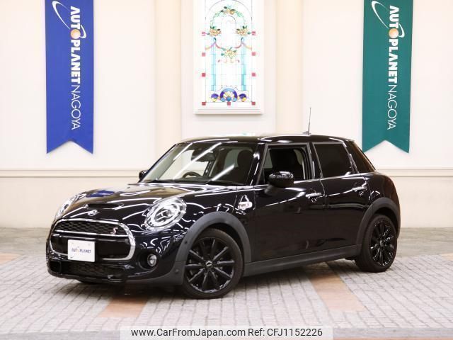 mini mini-others 2021 quick_quick_3DA-XV20MW_WMWXV520602N23518 image 1
