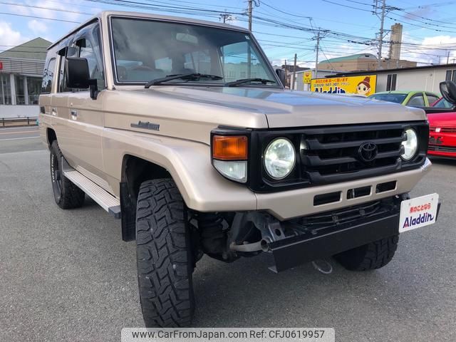 toyota landcruiser-70 2004 GOO_JP_700080241230250107001 image 2