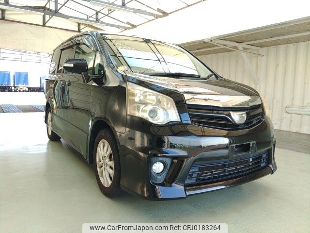 toyota noah 2011 ENHANCEAUTO_1_ea287631 image 1