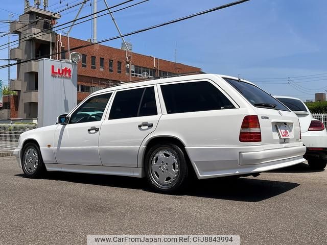 mercedes-benz e-class-station-wagon 1995 668022e6c24ccb274c1f8f2487eec56b image 2