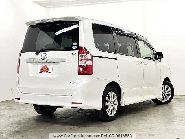 toyota noah 2012 504928-927159 image 2