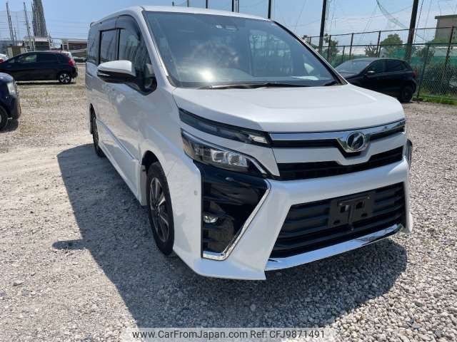 toyota voxy 2017 -TOYOTA--Voxy ZRR80W--ZRR80-0358405---TOYOTA--Voxy ZRR80W--ZRR80-0358405- image 1