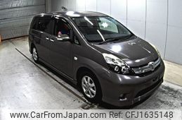toyota isis 2013 CFJ1635148