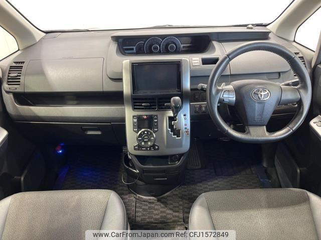 toyota voxy 2013 CFJ1572849 image 2
