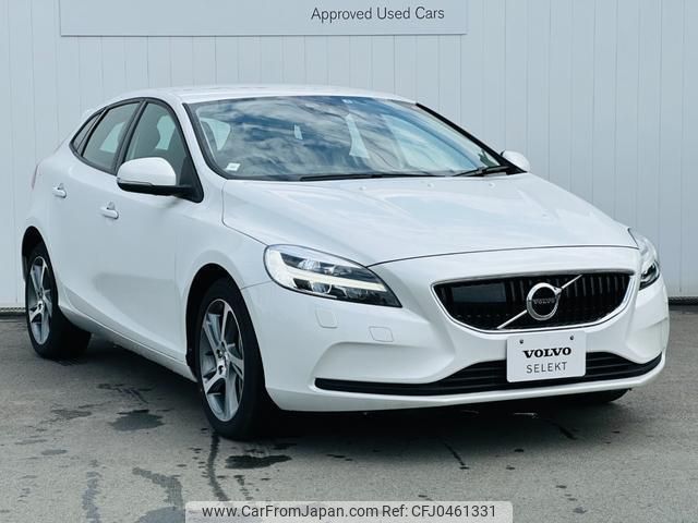 volvo v40 2017 quick_quick_MB4154T_YV1MV2920J2448655 image 2