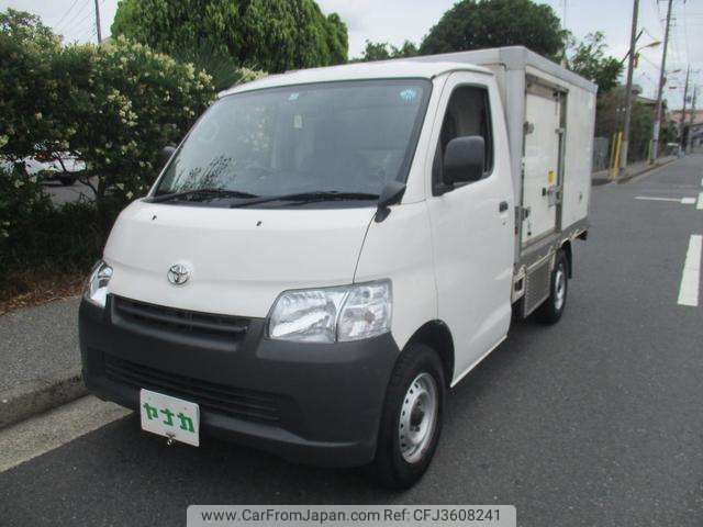 Used TOYOTA TOWNACE TRUCK 2012/Mar S402U000**** in good condition for sale