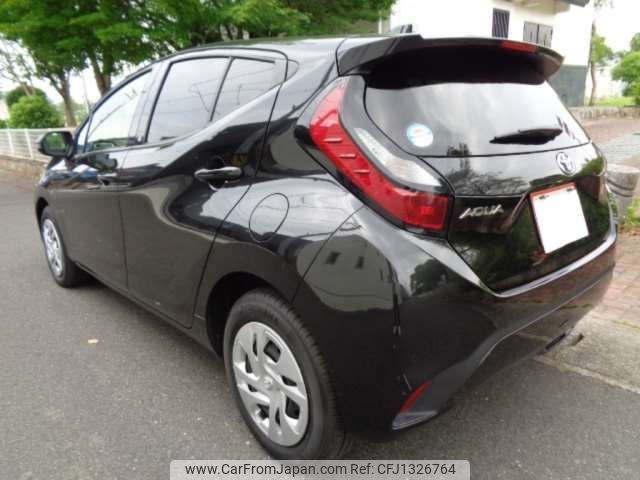 toyota aqua 2022 -TOYOTA--AQUA 6AA-MXPK11--MXPK11-2084923---TOYOTA--AQUA 6AA-MXPK11--MXPK11-2084923- image 2