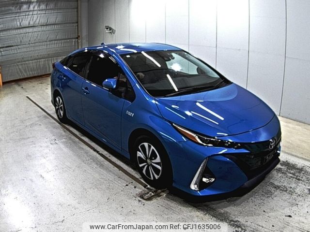 toyota prius-phv 2018 CFJ1635006 image 1