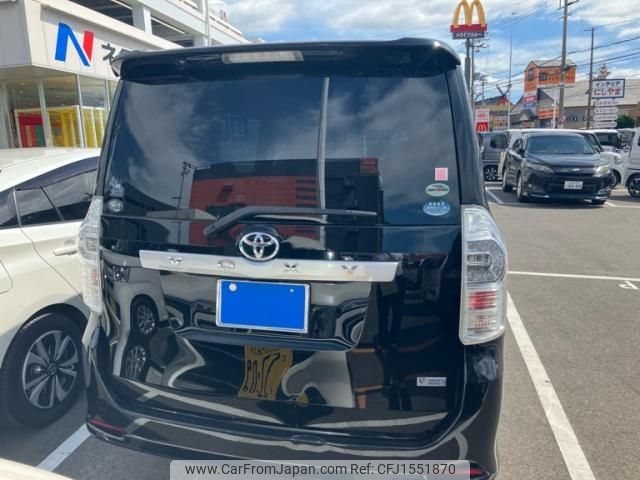 toyota voxy 2011 CFJ1551870 image 2