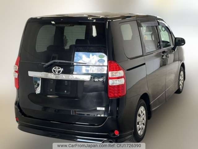 toyota noah 2013 CFJ1726390 image 2