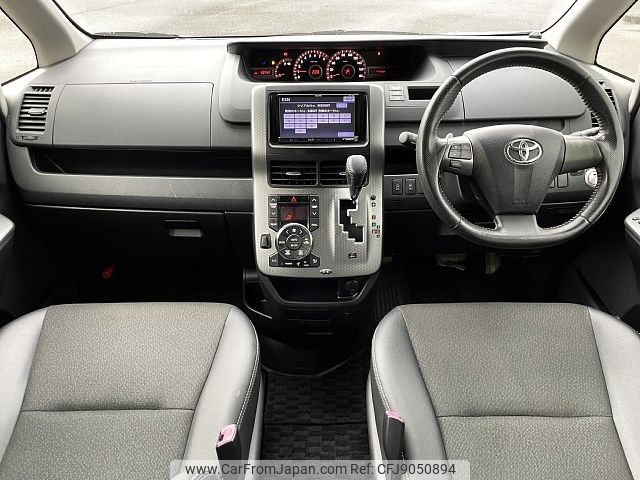 toyota voxy 2013 -TOYOTA--Voxy DBA-ZRR70W--ZRR70-0569109---TOYOTA--Voxy DBA-ZRR70W--ZRR70-0569109- image 2