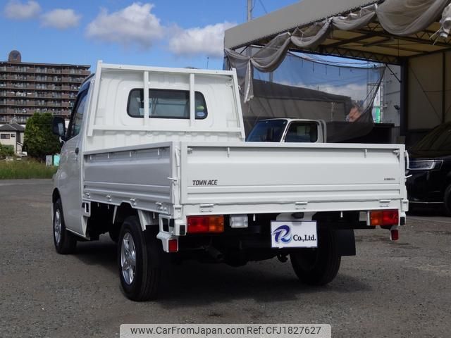 toyota townace-truck 2017 CFJ1827627 image 2