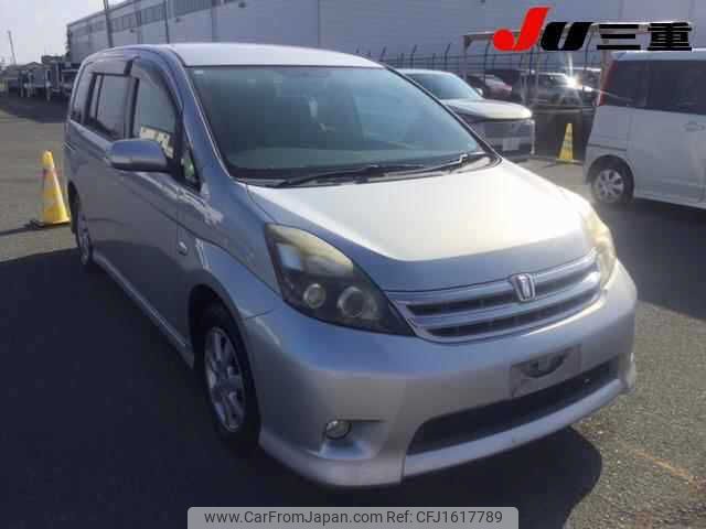 toyota isis 2011 CFJ1617789 image 1