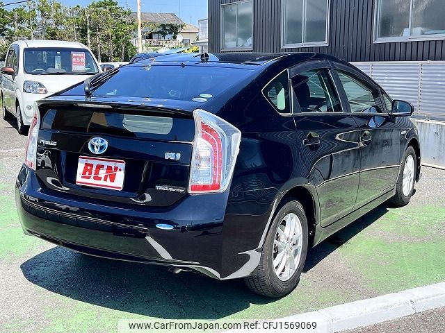 toyota prius 2015 CFJ1569069 image 2