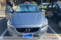 volvo v40 2018 CFJ1518684