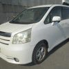 toyota noah 2010 CFJ1587920 image 1