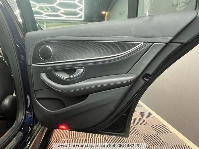 mercedes-benz e-class-station-wagon 2018 quick_quick_213242C_WSS2132422A445668 image 2