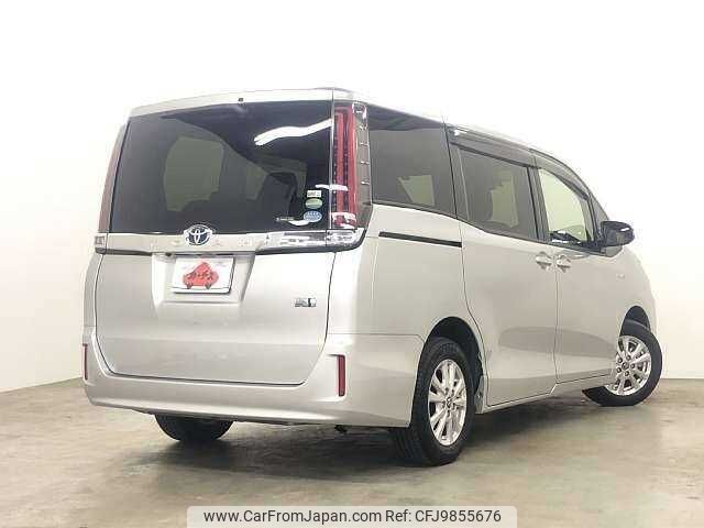 toyota noah 2017 504928-921589 image 2