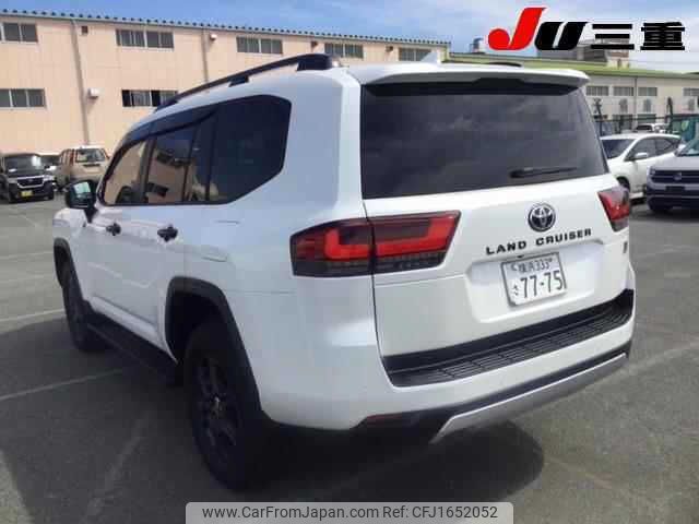 toyota land-cruiser-wagon 2023 CFJ1652052 image 2
