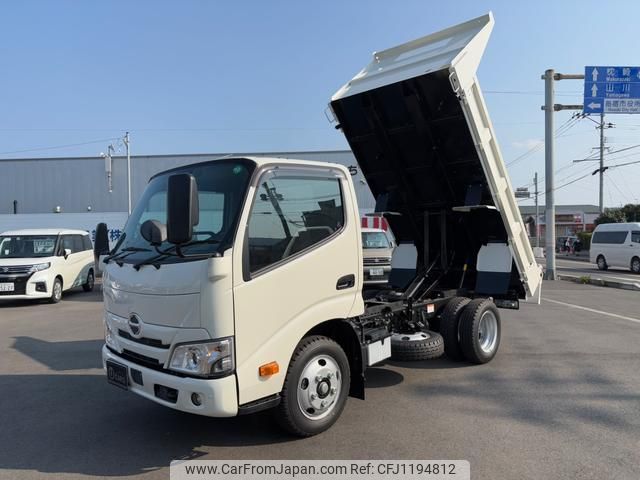 hino dutro 2025 GOO_NET_EXCHANGE_0804637A30250322W001 image 1