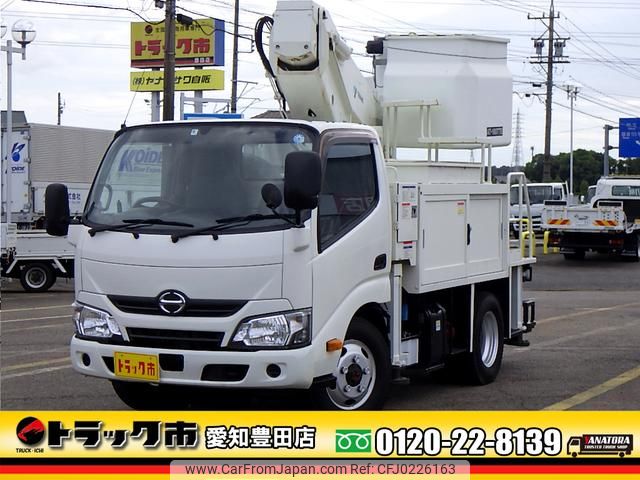 hino dutro 2017 GOO_NET_EXCHANGE_0206393A30240917W003 image 1