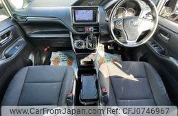 toyota esquire 2015 504928-927926