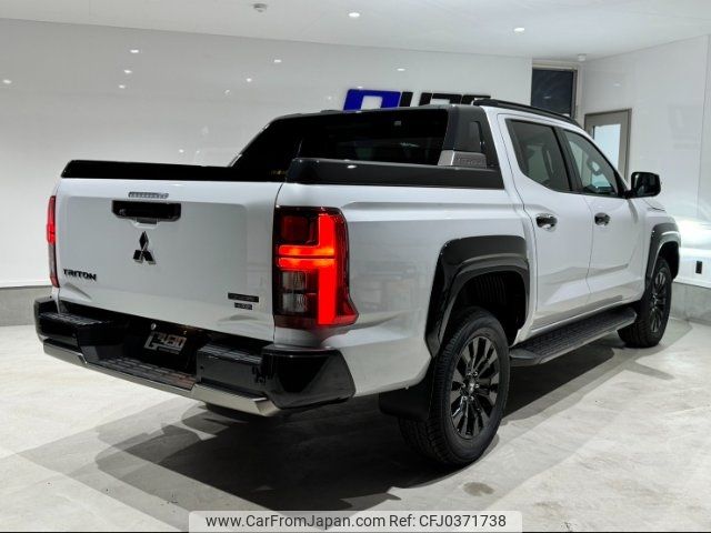 mitsubishi triton 2024 CFJ0371738 image 2