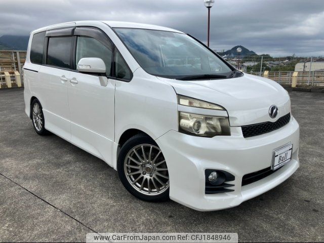 toyota voxy 2011 CFJ1848946 image 1