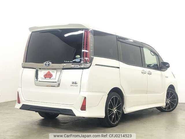 toyota noah 2017 504928-924250 image 2