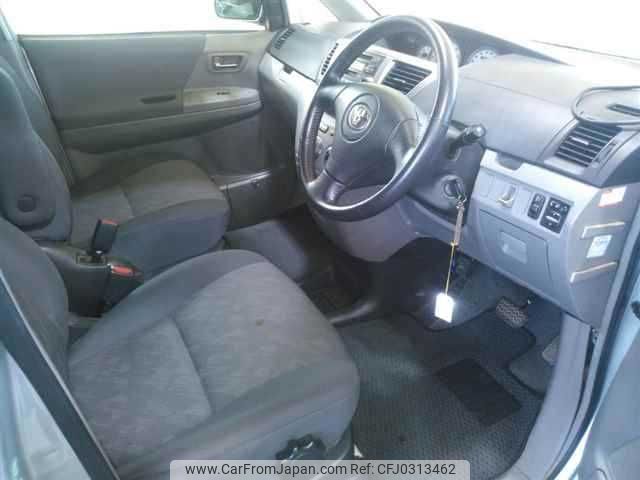 toyota noah 2004 TE932 image 2