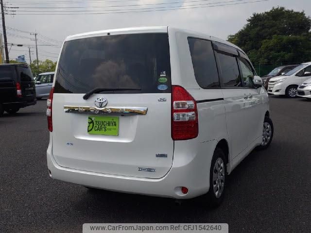 toyota noah 2012 CFJ1542640 image 2
