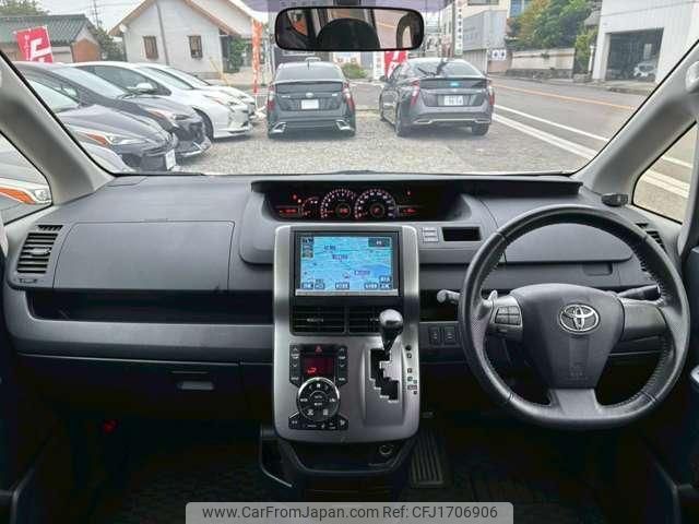 toyota voxy 2012 CFJ1706906 image 2