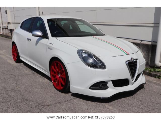 Alfa Romeo Giulietta Black Tuning