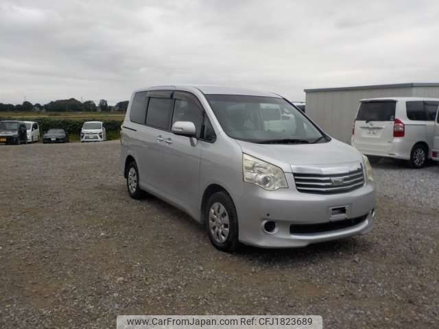 toyota noah 2010 CFJ1823689 image 1