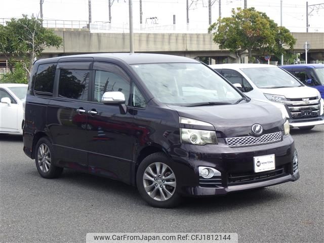 toyota voxy 2011 CFJ1812144 image 1