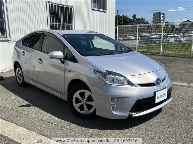 toyota prius 2015 CFJ1697516 image 1