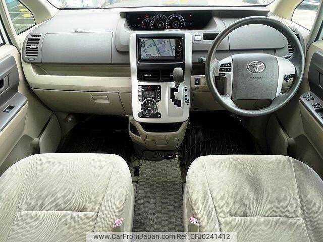 toyota noah 2010 504928-924497 image 1