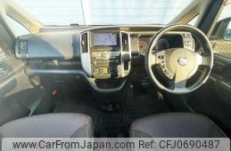 nissan serena 2010 504928-927516