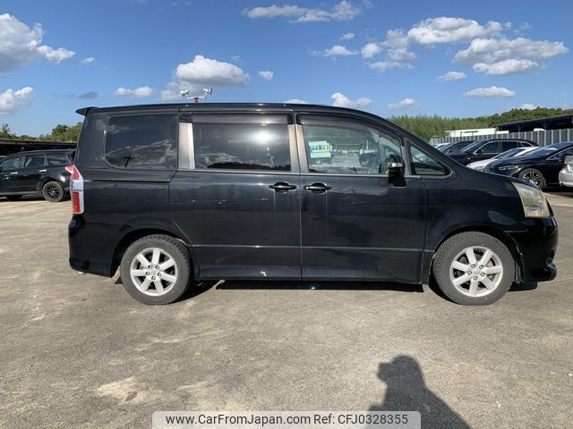 toyota noah 2007 NIKYO_ZP56190 image 1