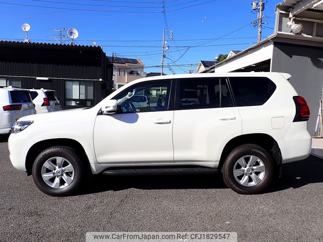 toyota land-cruiser-prado 2023 CFJ1829547 image 2