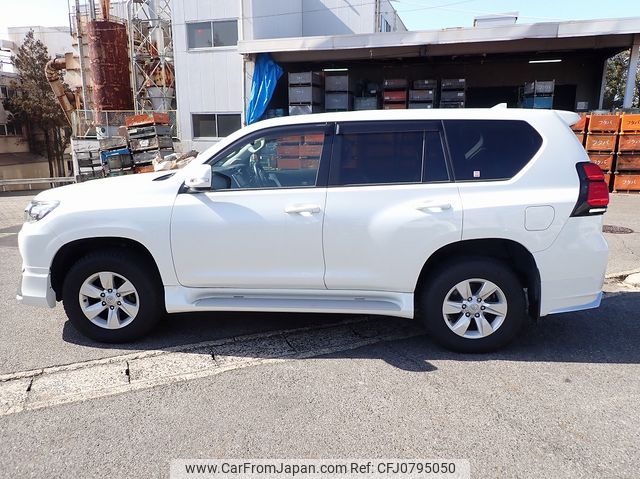 toyota land-cruiser-prado 2020 24232909 image 2