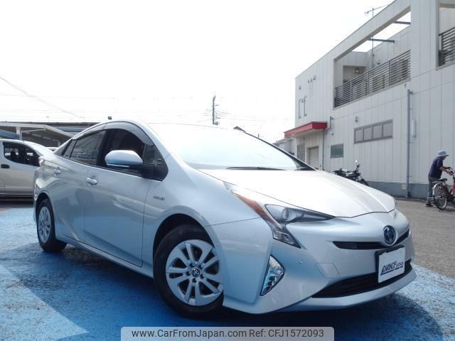 toyota prius 2018 CFJ1572093 image 2